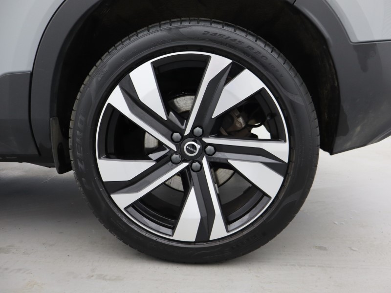 2025 (75) VOLVO XC40 2.0 B4P Ultra Dark 5dr Auto 5390129