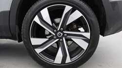 2025 (75) VOLVO XC40 2.0 B4P Ultra Dark 5dr Auto 5390129