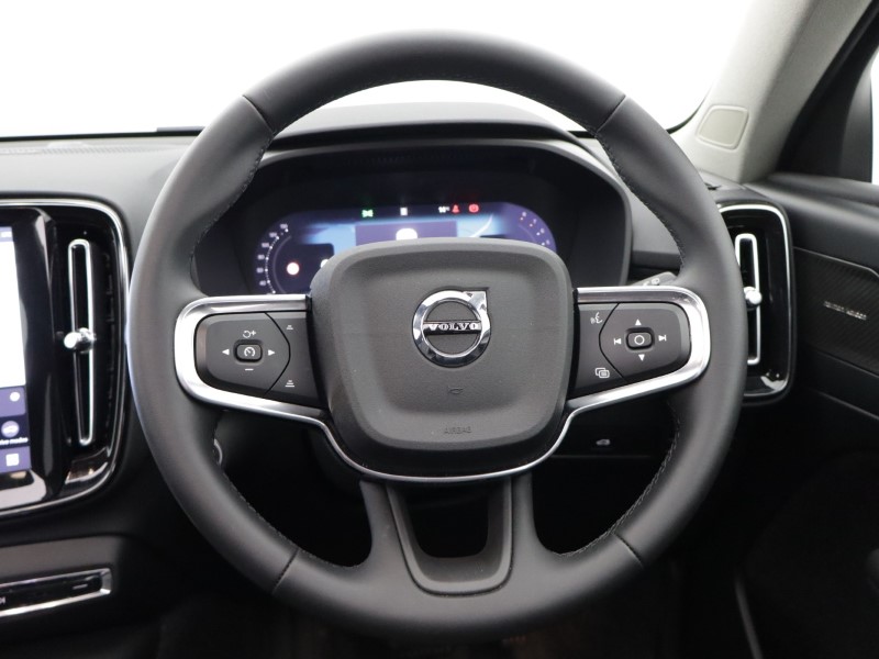 2025 (75) VOLVO XC40 2.0 B4P Ultra Dark 5dr Auto 5390151