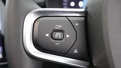 2025 (75) VOLVO XC40 2.0 B4P Ultra Dark 5dr Auto 5390152