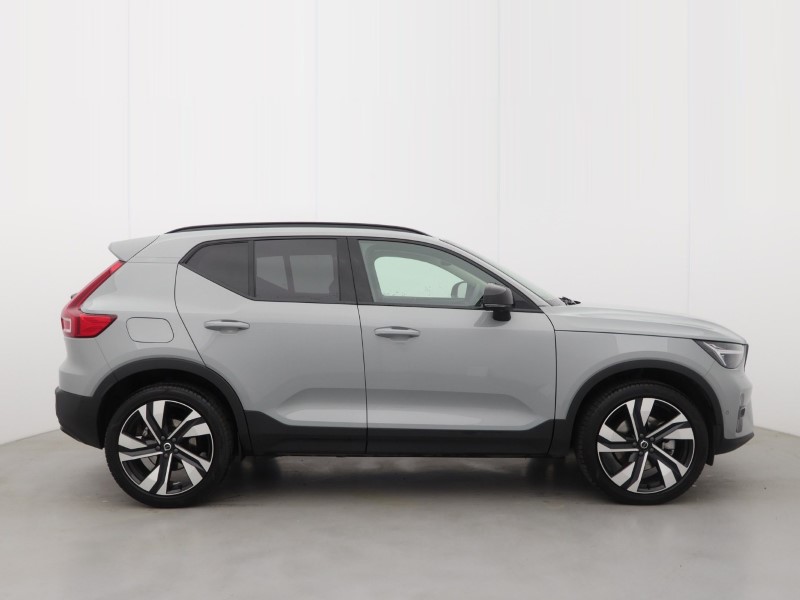 2025 (75) VOLVO XC40 2.0 B4P Ultra Dark 5dr Auto 5390113