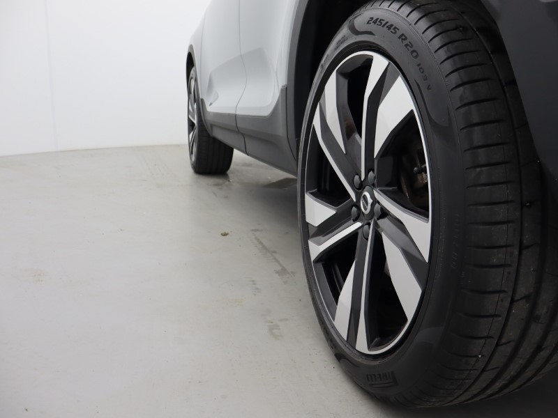 2025 (75) VOLVO XC40 2.0 B4P Ultra Dark 5dr Auto 5390130