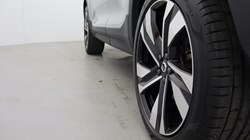 2025 (75) VOLVO XC40 2.0 B4P Ultra Dark 5dr Auto 5390130