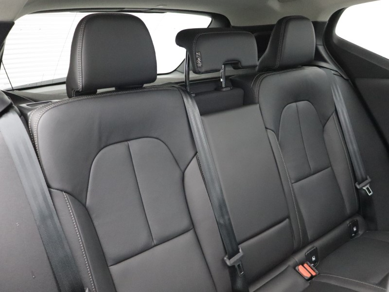 2025 (75) VOLVO XC40 2.0 B4P Ultra Dark 5dr Auto 5390146