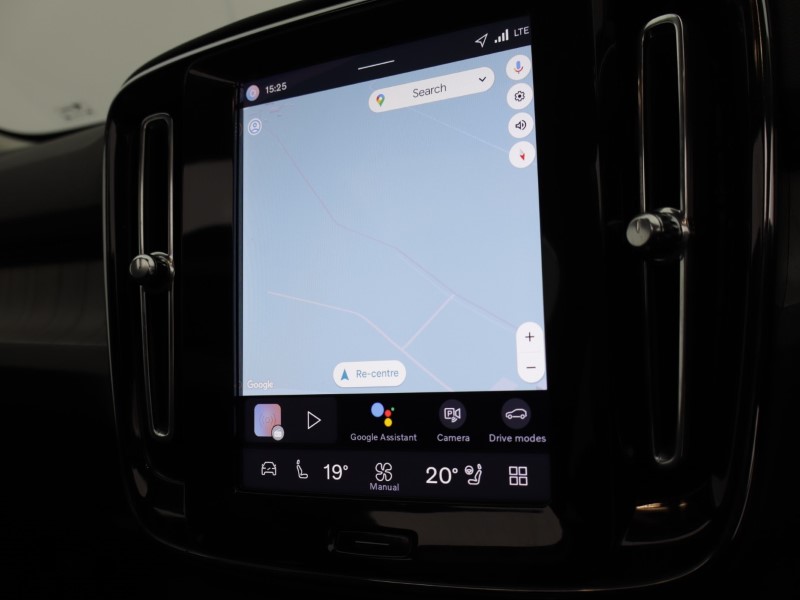 2025 (75) VOLVO XC40 2.0 B4P Ultra Dark 5dr Auto 5390155