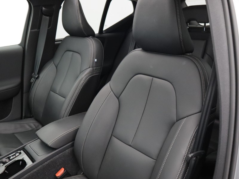 2025 (75) VOLVO XC40 2.0 B4P Ultra Dark 5dr Auto 5390140