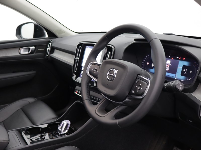 2025 (75) VOLVO XC40 2.0 B4P Ultra Dark 5dr Auto 5390139