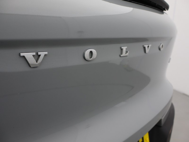 2025 (75) VOLVO XC40 2.0 B4P Ultra Dark 5dr Auto 5390123