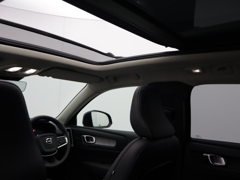 2024 (74) VOLVO XC40 2.0 B4P Ultra Dark 5dr Auto 5504593