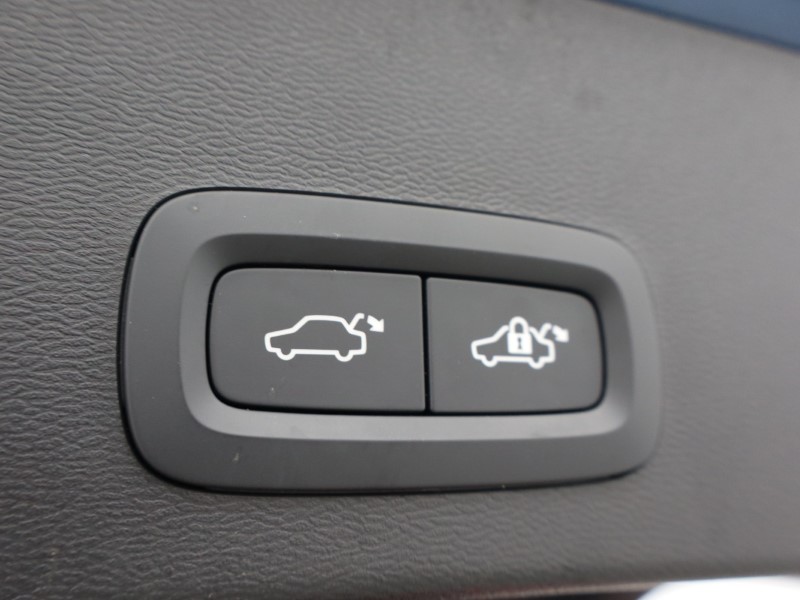 2024 (74) VOLVO XC40 2.0 B4P Ultra Dark 5dr Auto 5504584