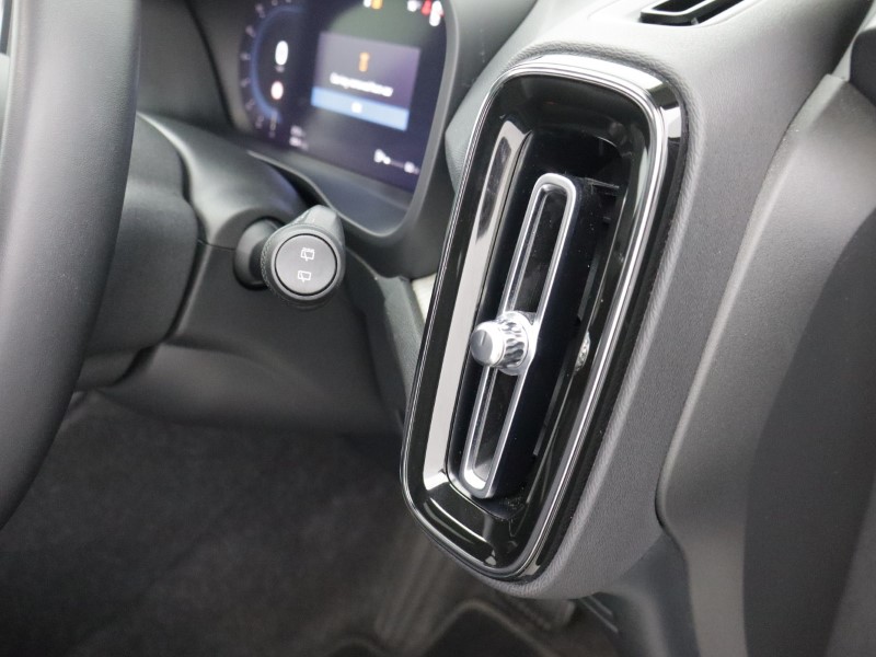 2024 (74) VOLVO XC40 2.0 B4P Ultra Dark 5dr Auto 5504599