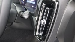2024 (74) VOLVO XC40 2.0 B4P Ultra Dark 5dr Auto 5504599