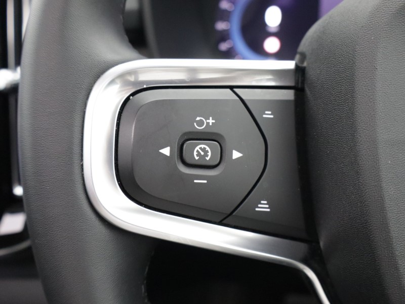 2024 (74) VOLVO XC40 2.0 B4P Ultra Dark 5dr Auto 5504614