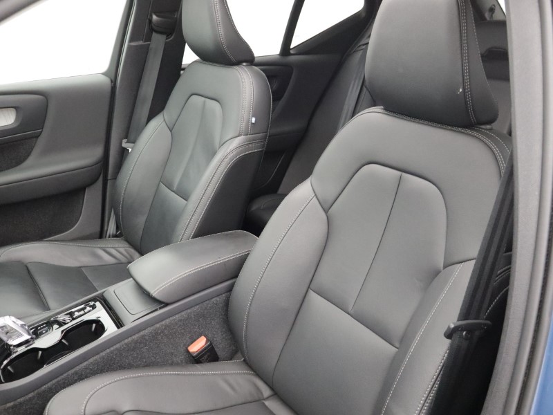 2024 (74) VOLVO XC40 2.0 B4P Ultra Dark 5dr Auto 5504604