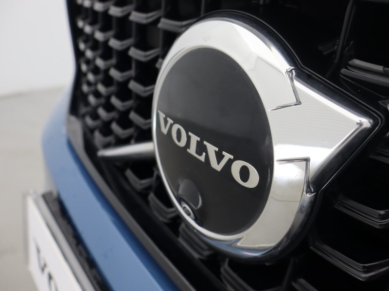2024 (74) VOLVO XC40 2.0 B4P Ultra Dark 5dr Auto 5504576