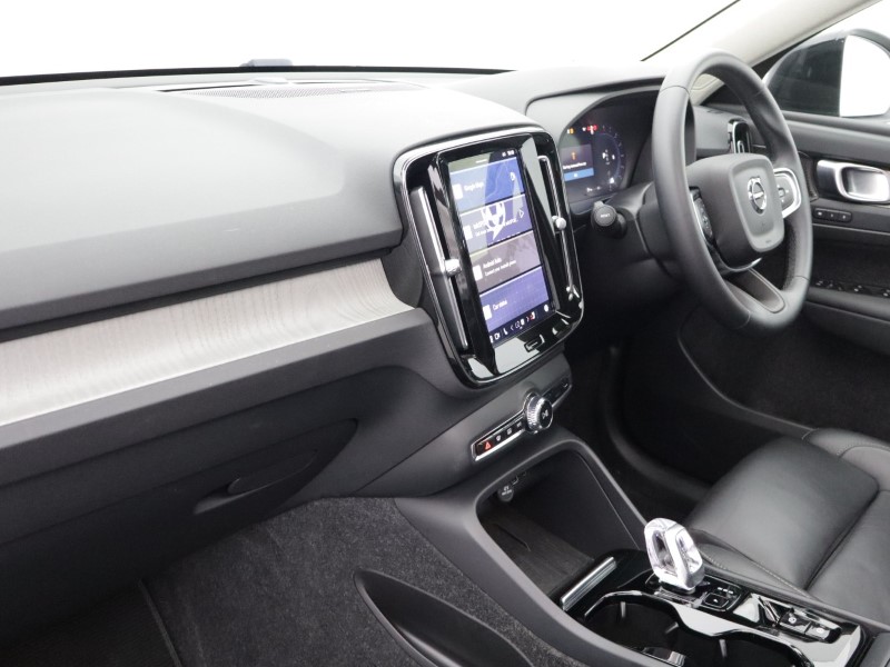 2024 (74) VOLVO XC40 2.0 B4P Ultra Dark 5dr Auto 5504606