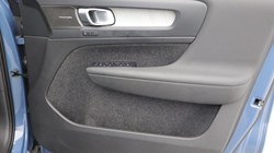 2024 (74) VOLVO XC40 2.0 B4P Ultra Dark 5dr Auto 5504594