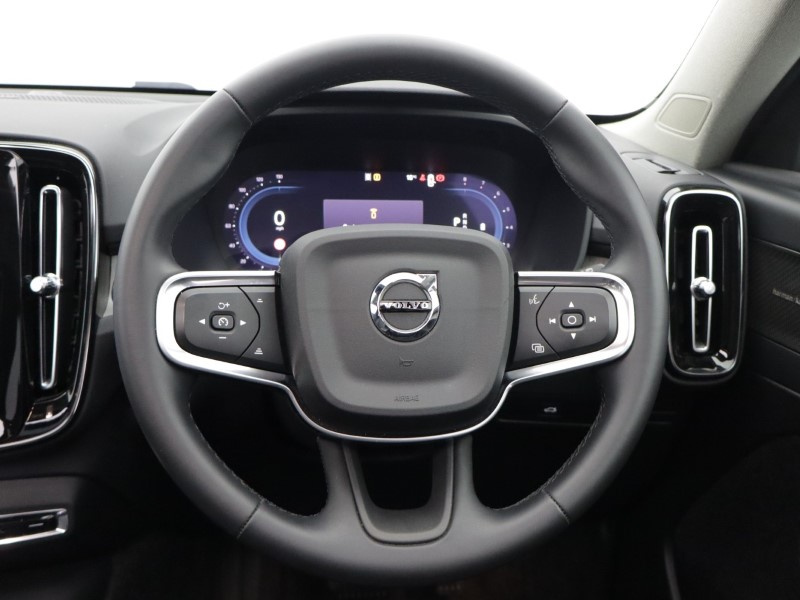 2024 (74) VOLVO XC40 2.0 B4P Ultra Dark 5dr Auto 5504613