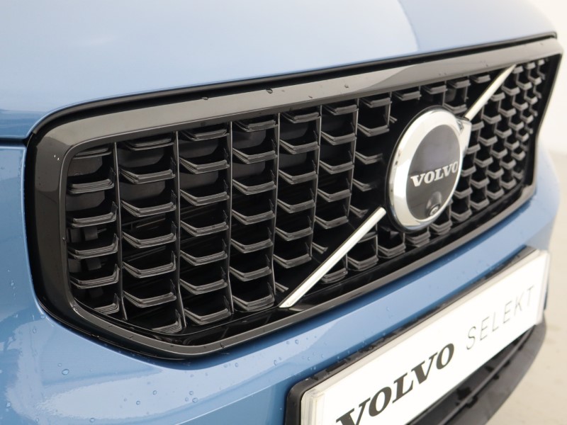 2024 (74) VOLVO XC40 2.0 B4P Ultra Dark 5dr Auto 5504574