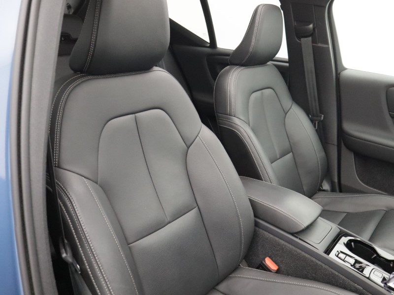 2024 (74) VOLVO XC40 2.0 B4P Ultra Dark 5dr Auto 5504603