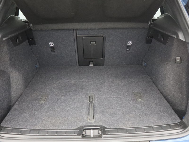 2024 (74) VOLVO XC40 2.0 B4P Ultra Dark 5dr Auto 5504583