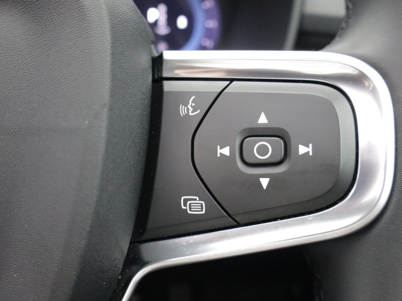 2024 (74) VOLVO XC40 2.0 B4P Ultra Dark 5dr Auto 5504615