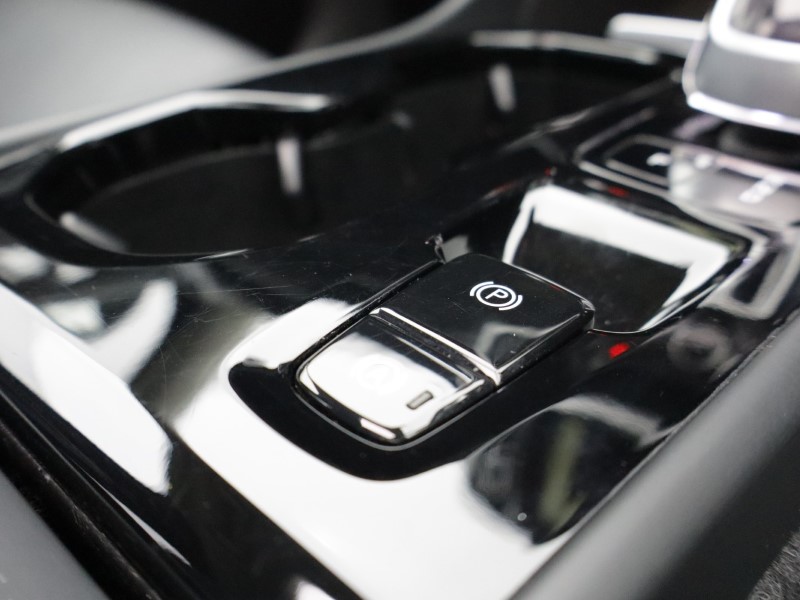 2024 (74) VOLVO XC40 2.0 B4P Ultra Dark 5dr Auto 5504626