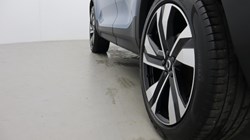 2024 (74) VOLVO XC40 2.0 B4P Ultra Dark 5dr Auto 5504587