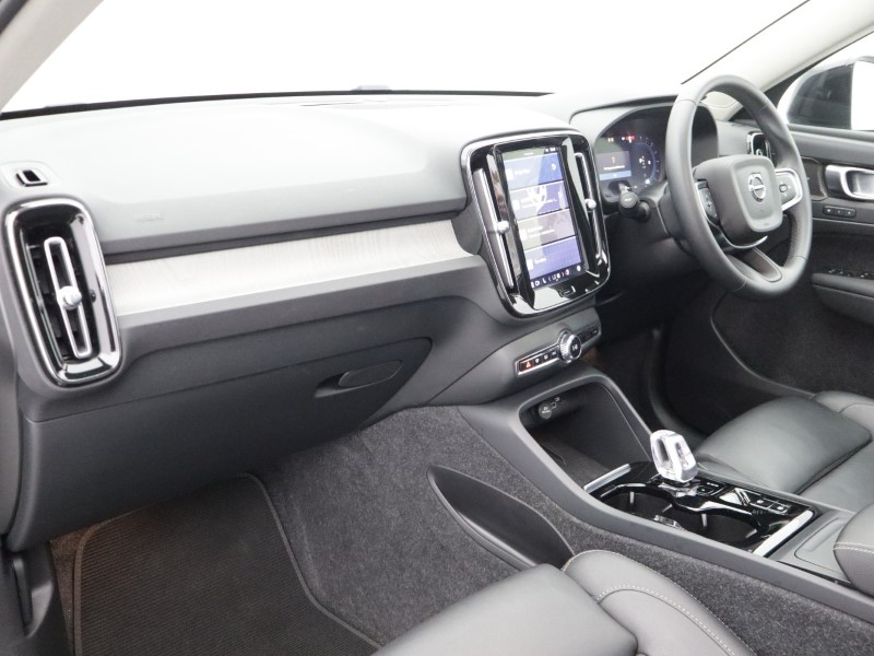 2024 (74) VOLVO XC40 2.0 B4P Ultra Dark 5dr Auto 5504605