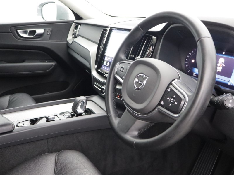 2024 (74) VOLVO XC60 2.0 B5P Core 5dr AWD Geartronic 5429585