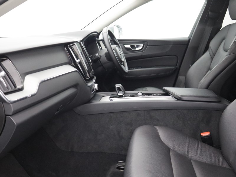 2024 (74) VOLVO XC60 2.0 B5P Core 5dr AWD Geartronic 5429577