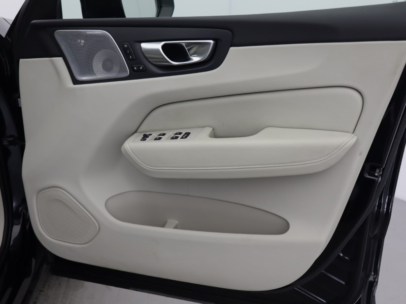 2023 (23) VOLVO XC60 2.0 B5P Ultimate Dark 5dr AWD Geartronic 5435110
