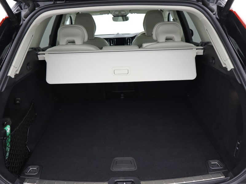 2023 (23) VOLVO XC60 2.0 B5P Ultimate Dark 5dr AWD Geartronic 5435101