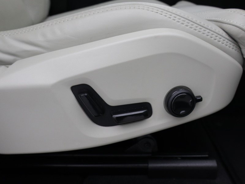 2023 (23) VOLVO XC60 2.0 B5P Ultimate Dark 5dr AWD Geartronic 5435116