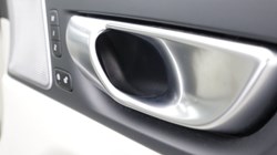 2023 (23) VOLVO XC60 2.0 B5P Ultimate Dark 5dr AWD Geartronic 5435113