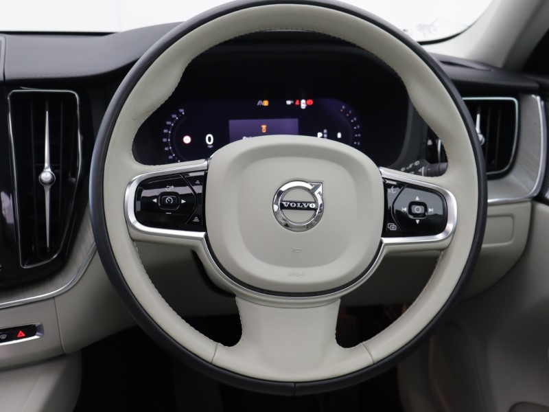 2023 (23) VOLVO XC60 2.0 B5P Ultimate Dark 5dr AWD Geartronic 5435132