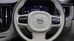 2023 (23) VOLVO XC60 2.0 B5P Ultimate Dark 5dr AWD Geartronic 5435132