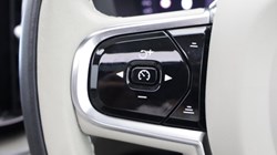 2023 (23) VOLVO XC60 2.0 B5P Ultimate Dark 5dr AWD Geartronic 5435135