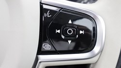 2023 (23) VOLVO XC60 2.0 B5P Ultimate Dark 5dr AWD Geartronic 5435136