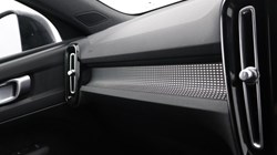 2018 (68) VOLVO XC40 2.0 D3 R DESIGN 5dr AWD Geartronic 5436987