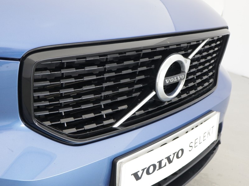 2018 (68) VOLVO XC40 2.0 D3 R DESIGN 5dr AWD Geartronic 5436941
