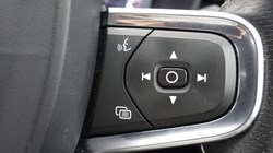 2018 (68) VOLVO XC40 2.0 D3 R DESIGN 5dr AWD Geartronic 5436976