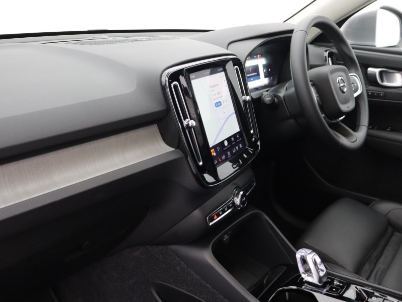 2025 (75) VOLVO XC40 2.0 B4P Ultra Dark 5dr Auto 5462326