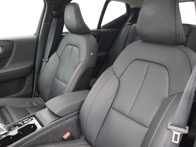 2025 (75) VOLVO XC40 2.0 B4P Ultra Dark 5dr Auto 5462324