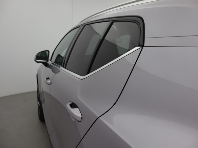 2025 (75) VOLVO XC40 2.0 B4P Ultra Dark 5dr Auto 5462306