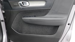 2025 (75) VOLVO XC40 2.0 B4P Ultra Dark 5dr Auto 5462313
