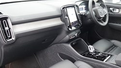 2025 (75) VOLVO XC40 2.0 B4P Ultra Dark 5dr Auto 5462325