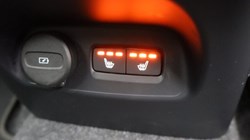 2025 (75) VOLVO XC40 2.0 B4P Ultra Dark 5dr Auto 5462331