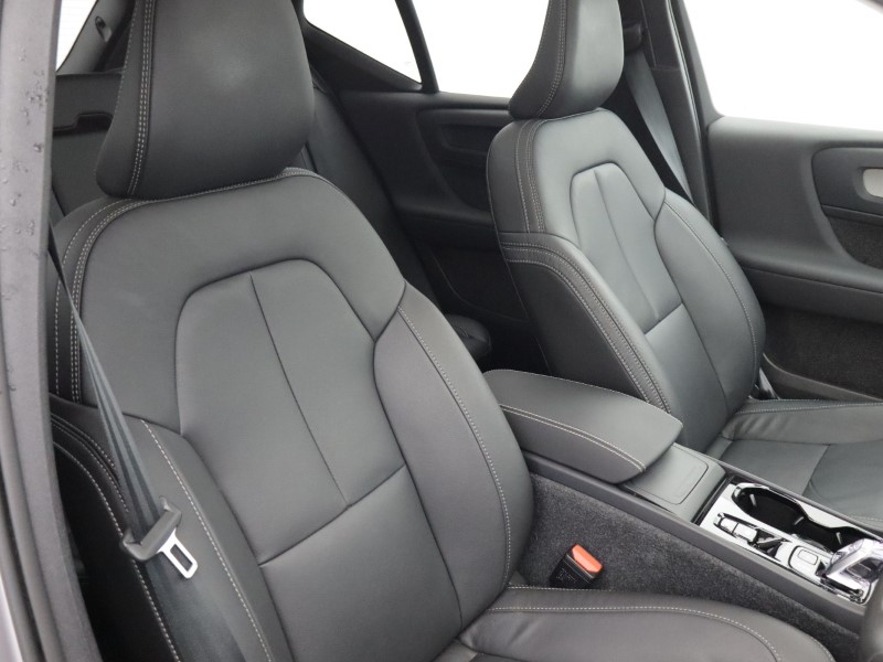 2025 (75) VOLVO XC40 2.0 B4P Ultra Dark 5dr Auto 5462321