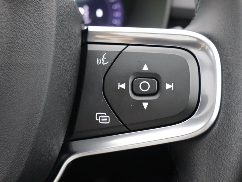 2025 (75) VOLVO XC40 2.0 B4P Ultra Dark 5dr Auto 5462335